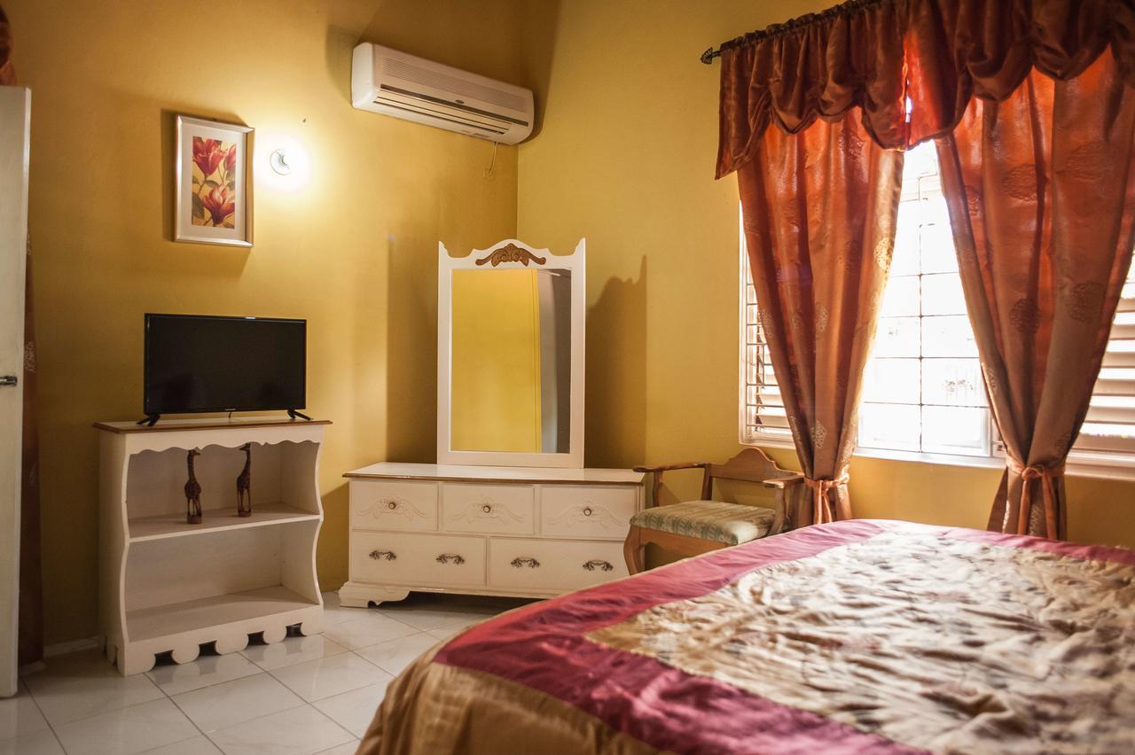 Diamond Villa Guest House 몬테고 베이 외부 사진