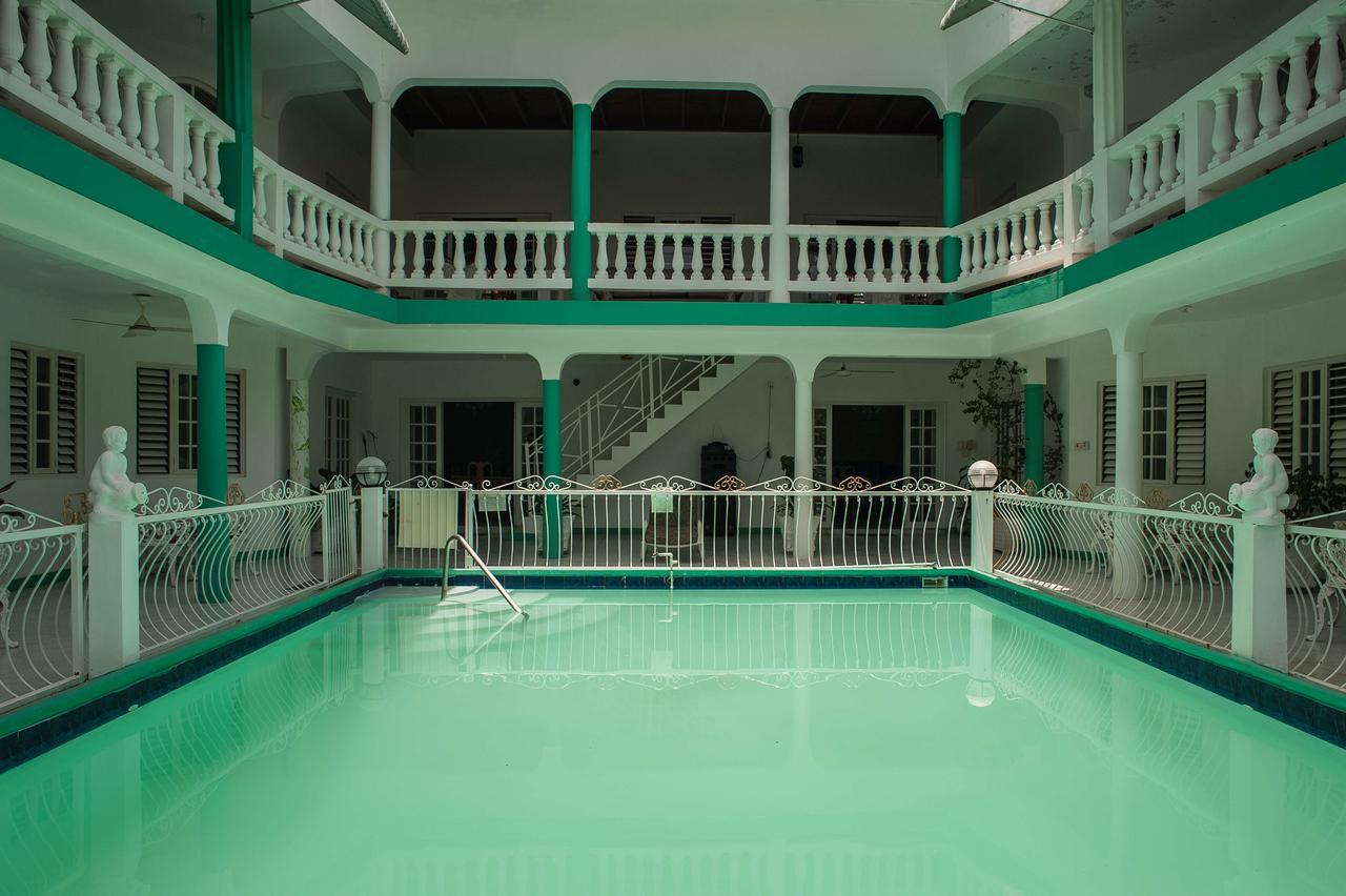 Diamond Villa Guest House 몬테고 베이 외부 사진